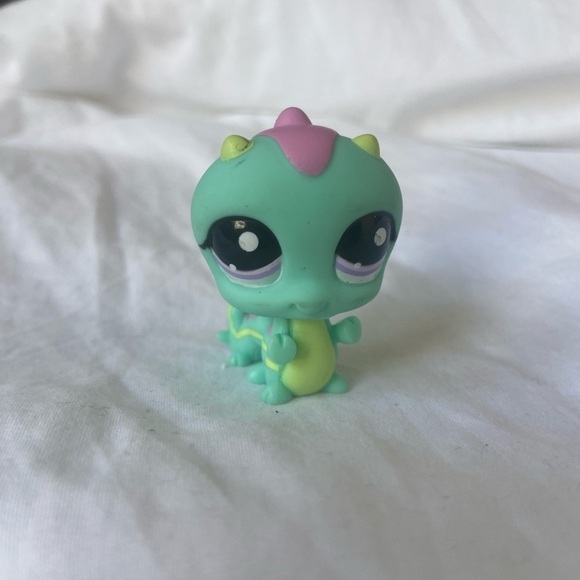 Littlest Pet Shop #1945 Caterpillar - Picture 7 of 12